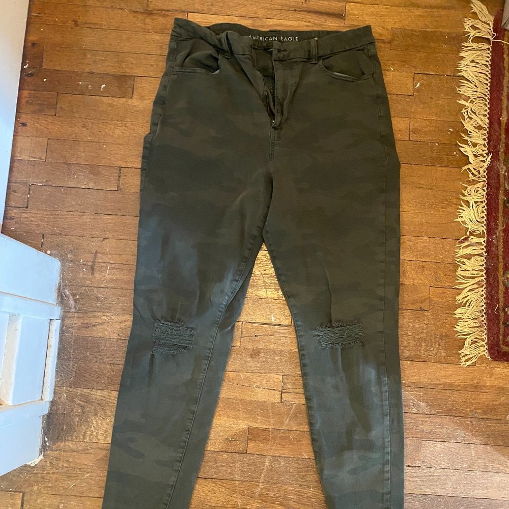 American Eagle distressed camo jeans, 18 long